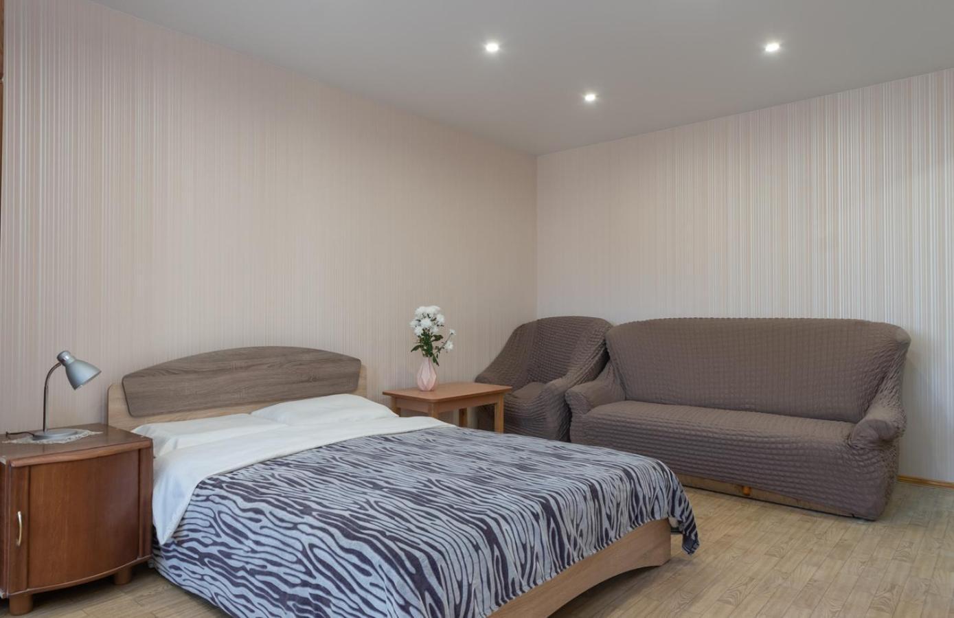 уютная современная на проспекте леся курбаса Apartment